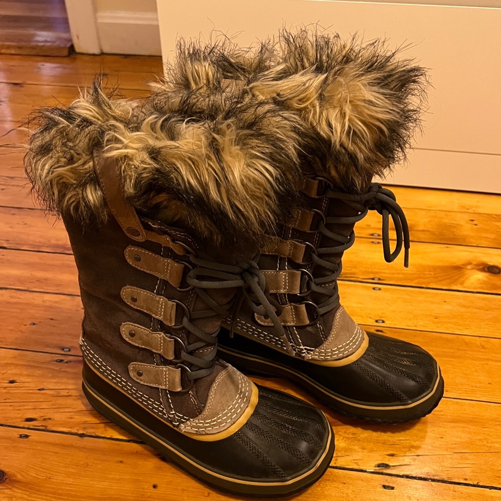 Brown/Tan Sorel Snowboots